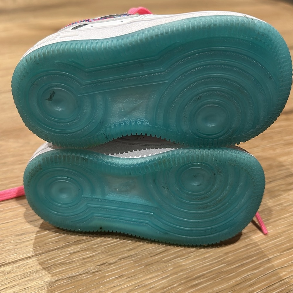 Nikes - Picture 2 of 4